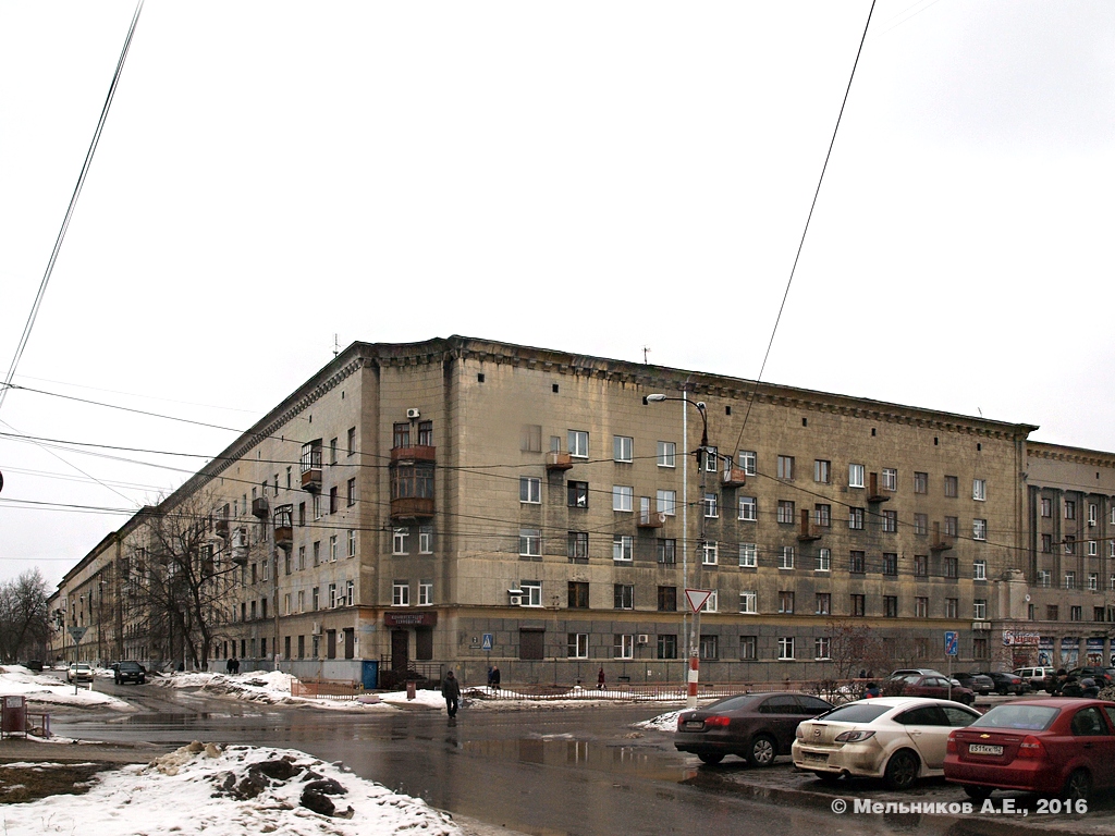 Нижний Новгород, Комсомольская улица, 2; Улица Лоскутова, 20