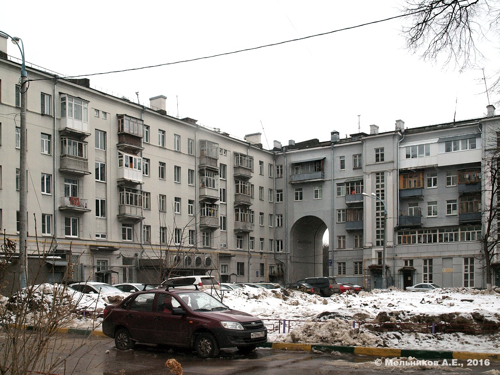 Нижний Новгород, Проспект Октября, 19; Комсомольская улица, 2