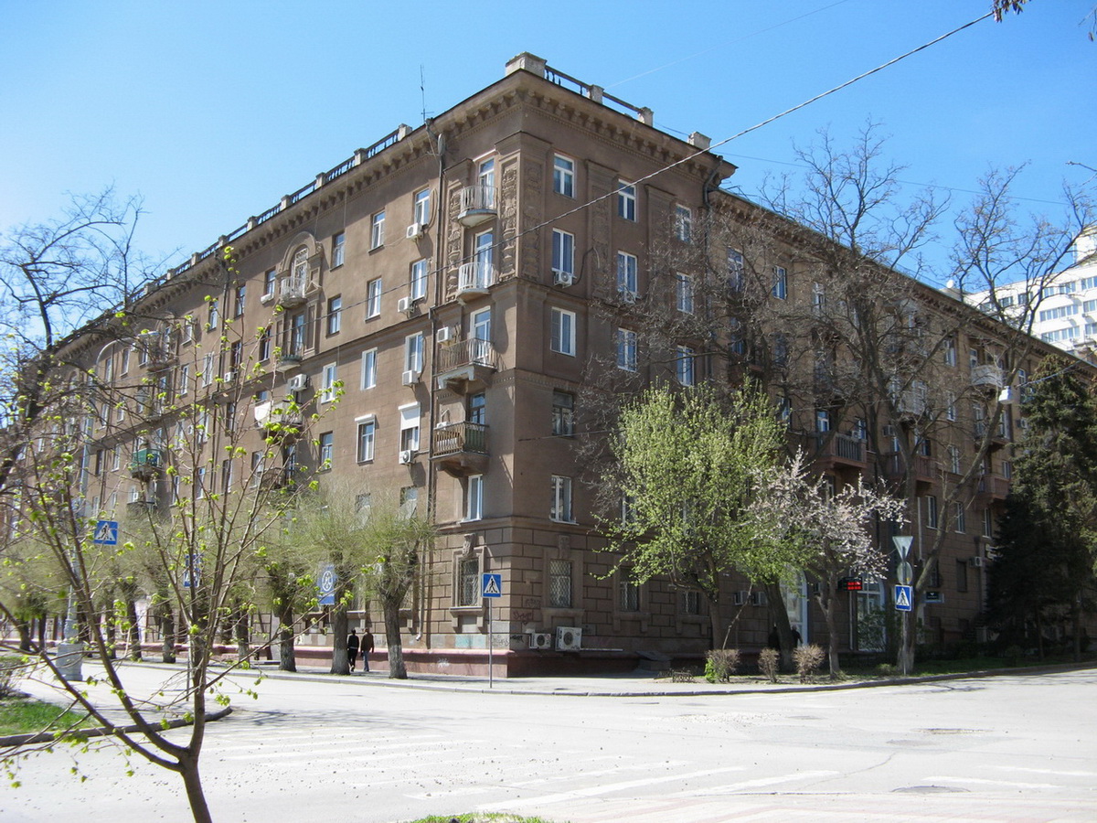 Волгоград, Советская улица, 6; Улица Маршала Чуйкова, 3