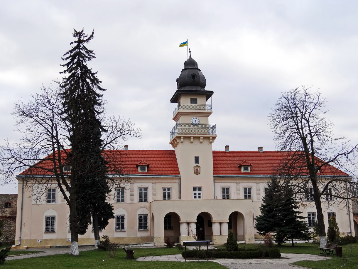 Жолква, Вечевая площадь, 1