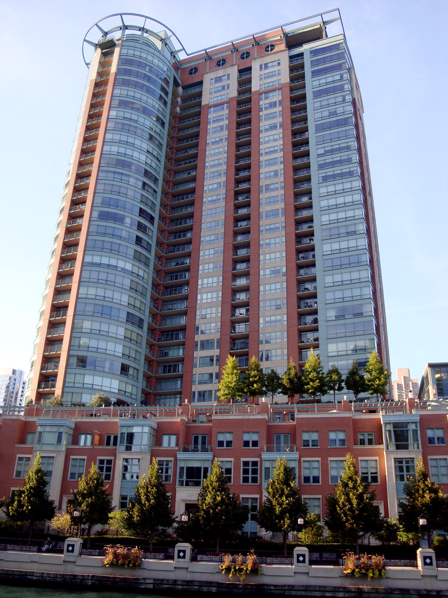 Чикаго, East North Water Street, 401