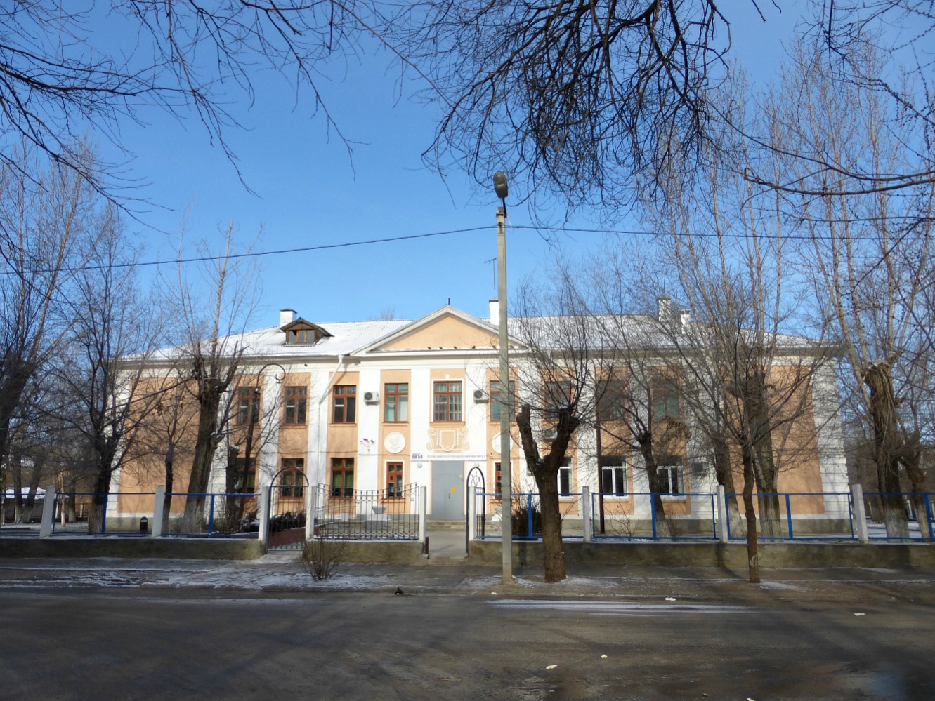 Волжский, Камская улица, 6