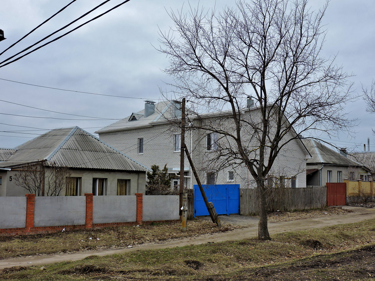 Рогань, Улица Горького, 5; Улица Горького, 7