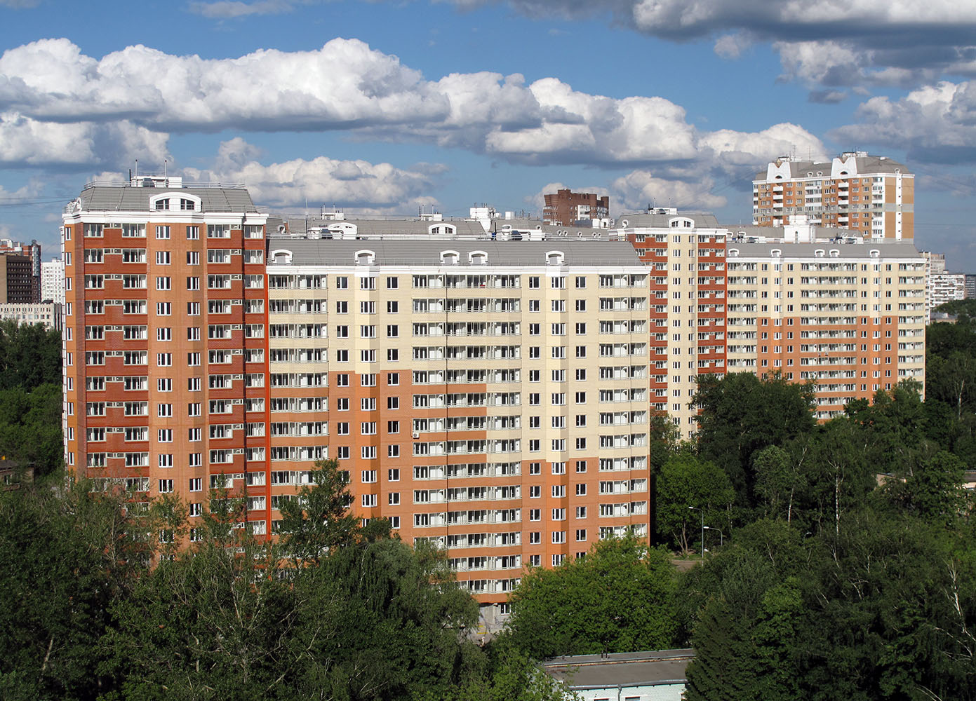 Moscow, Проезд Русанова, 11; Проезд Русанова, 7; Снежная улица, 19 корп. 2