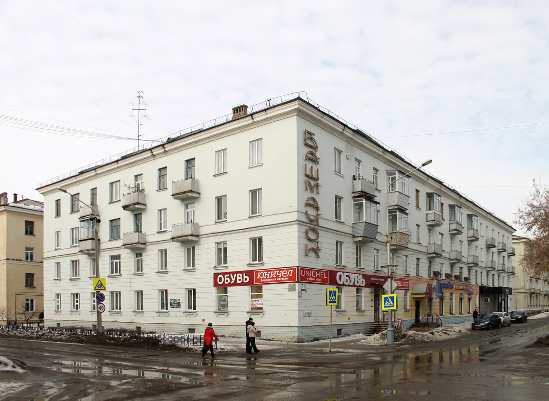 Железногорск, Октябрьская улица, 38 / Улица Свердлова, 16