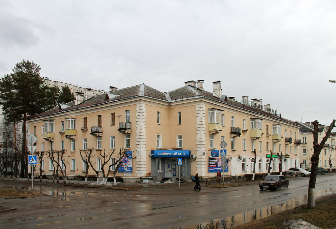 Железногорск, Улица Советской Армии, 13 / Октябрьская улица, 1