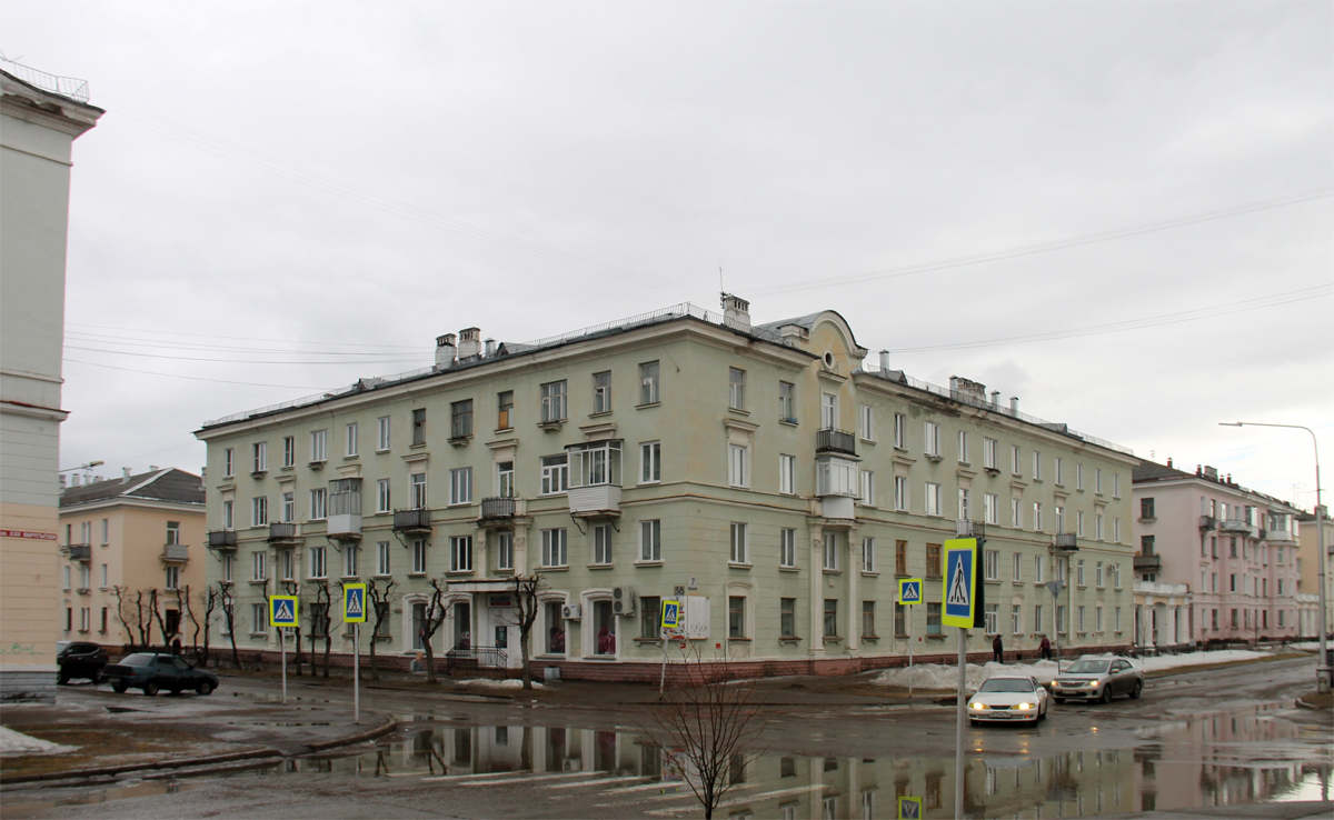 Железногорск, Улица XXII Партсъезда, 7 / школьная улица, 38