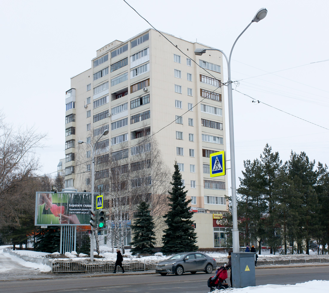 Ufa, Улица Комарова, 12 / Улица Мира, 1