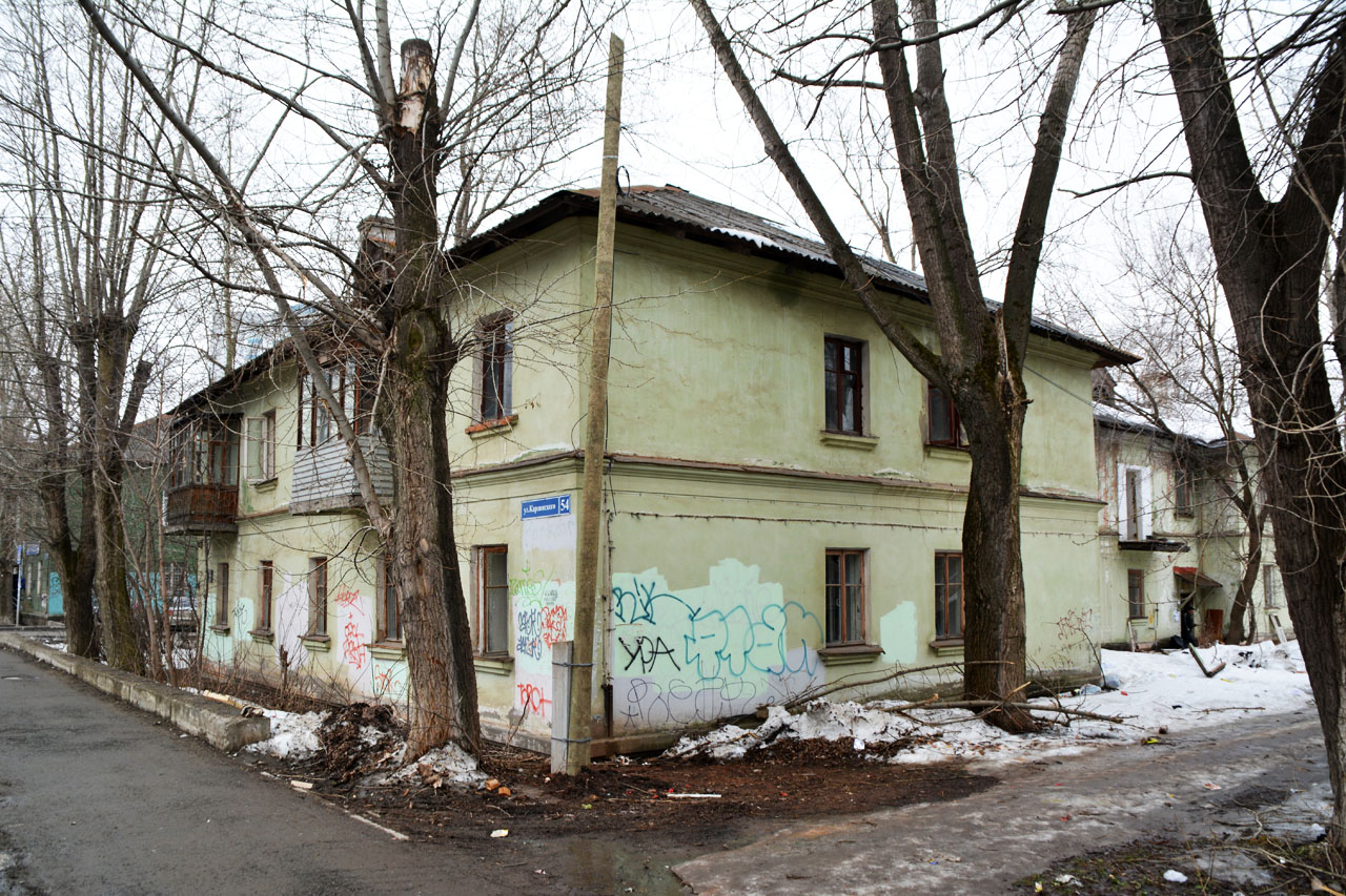 Perm, Улица Формовщиков, 32 / Улица Карпинского, 54