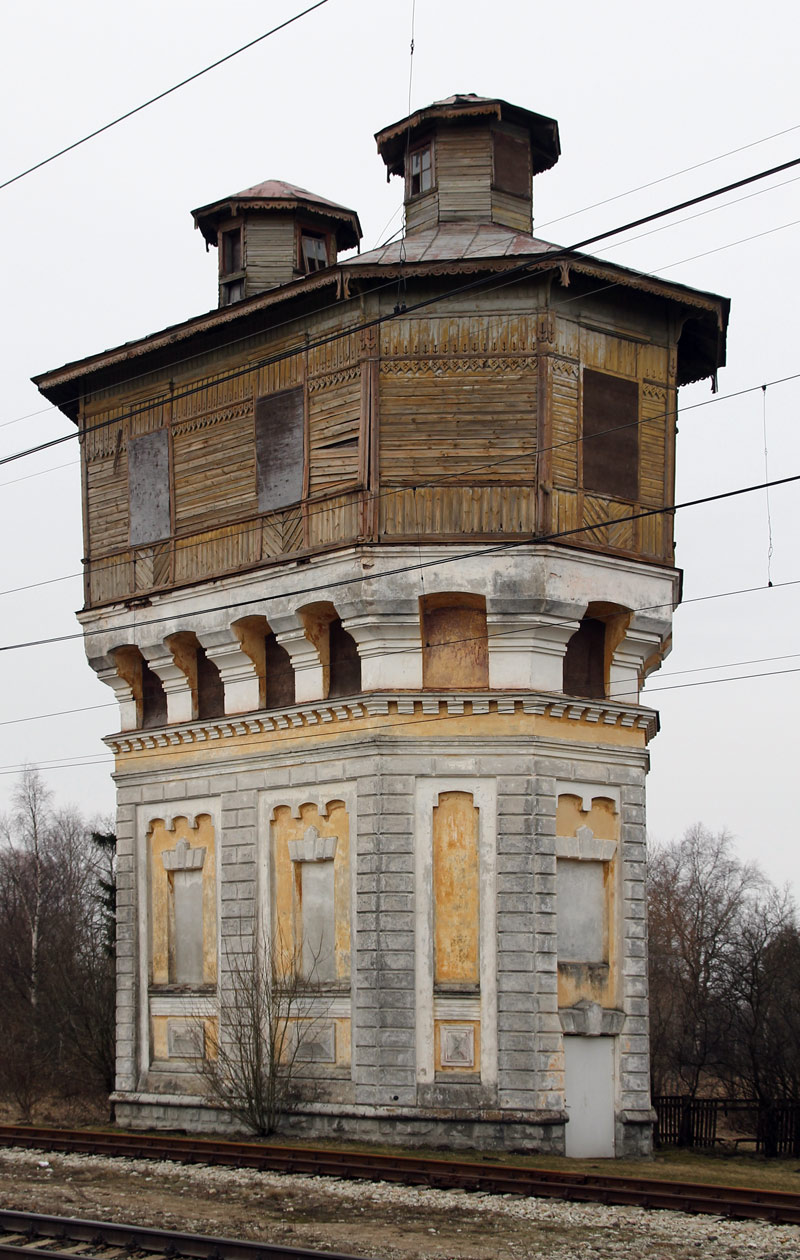 Раазику, Jaama plats, 5
