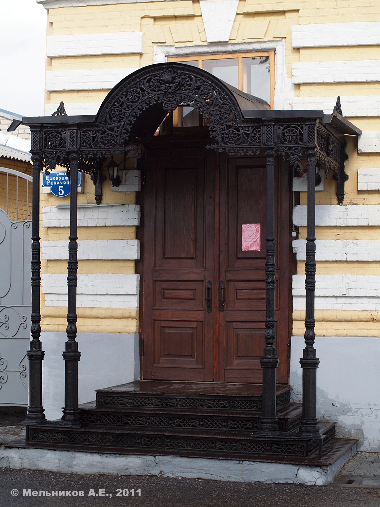Городец, Набережная Революции, 5. Декор из литого чугуна