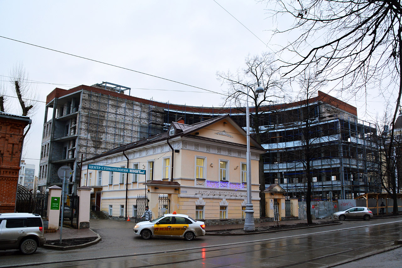 Perm, Улица Максима Горького, 30; Пермская улица, 25