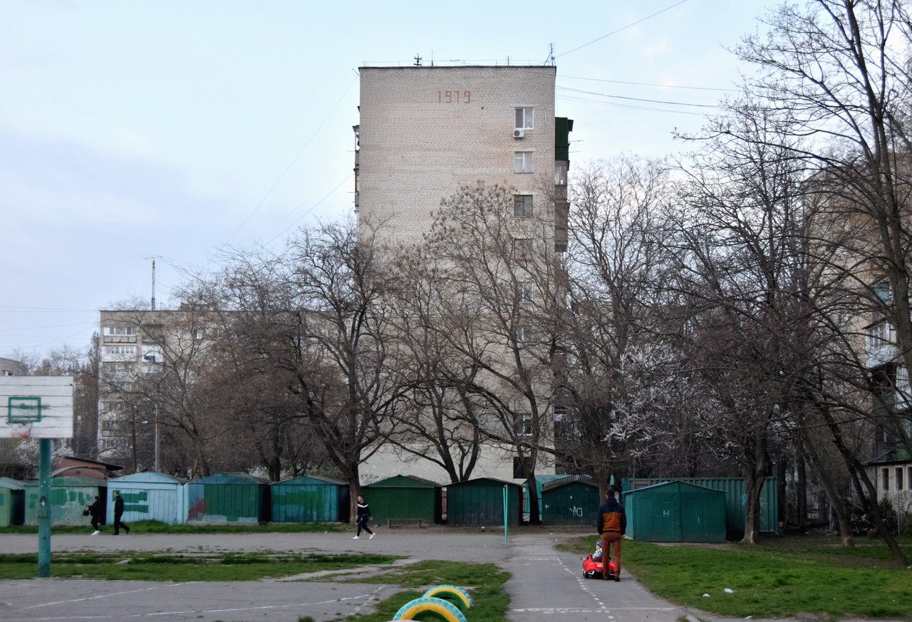 Одесса, Люстдорфська дорога, 148. Одесса — Надписи в оформлении фасадов