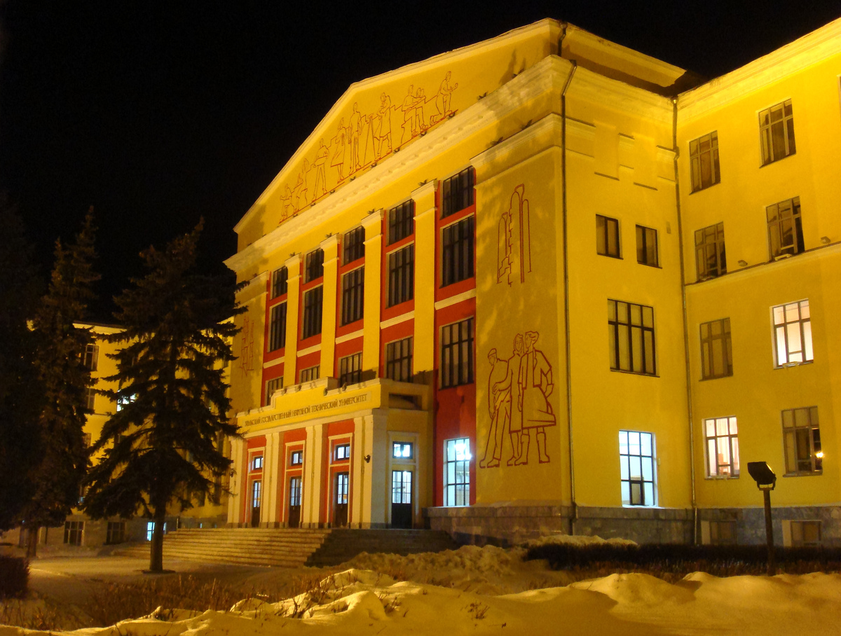 Ufa, Улица Космонавтов, 1 / Улица Комарова, 22