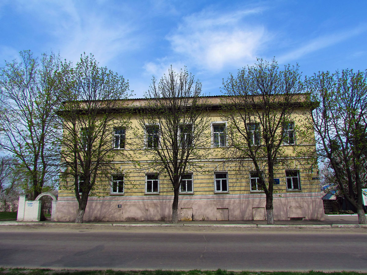 Змиёв, Соборная площадь, 6