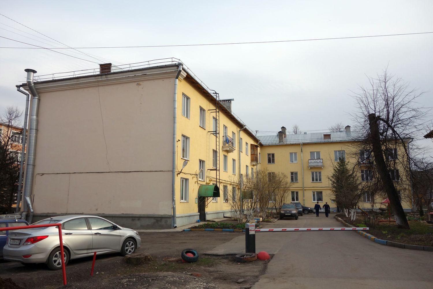 Великий Новгород, Великая улица, 5 / Козьмодемьянская улица, 2