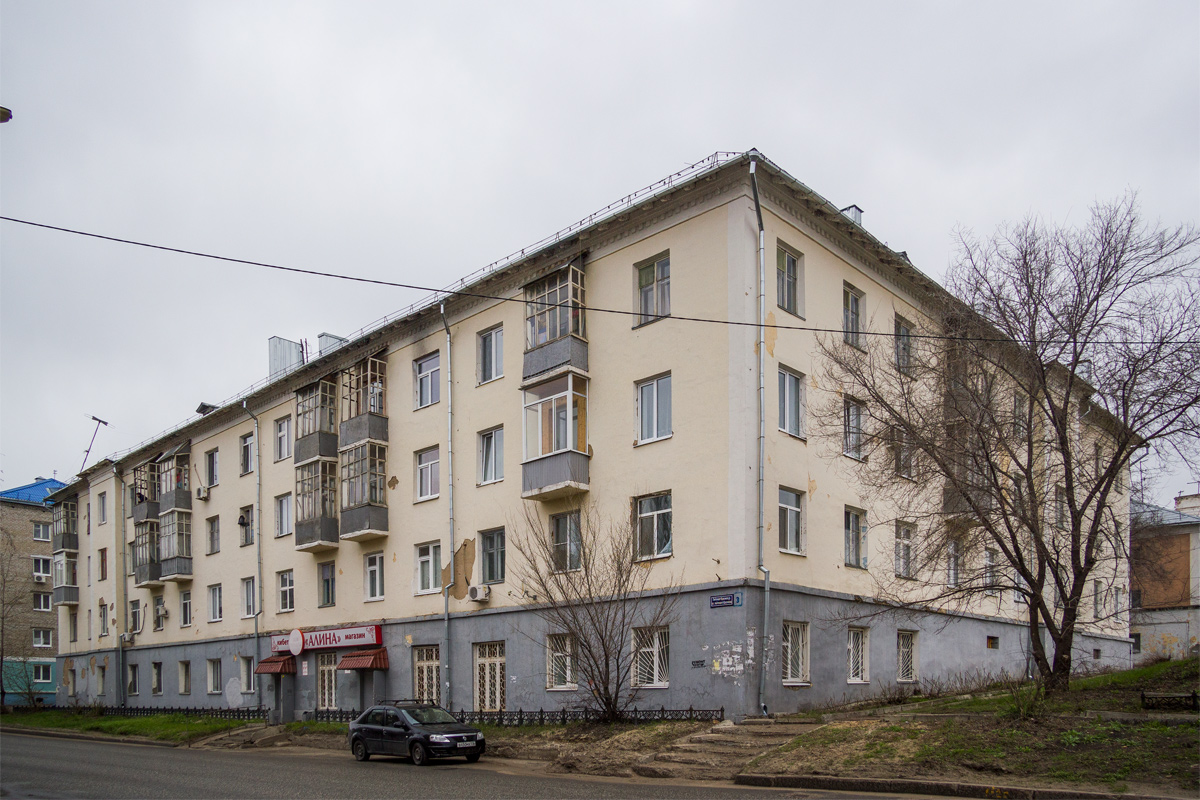 Казань, Улица Лейтенанта Красикова, 3 / Улица Ильича, 27