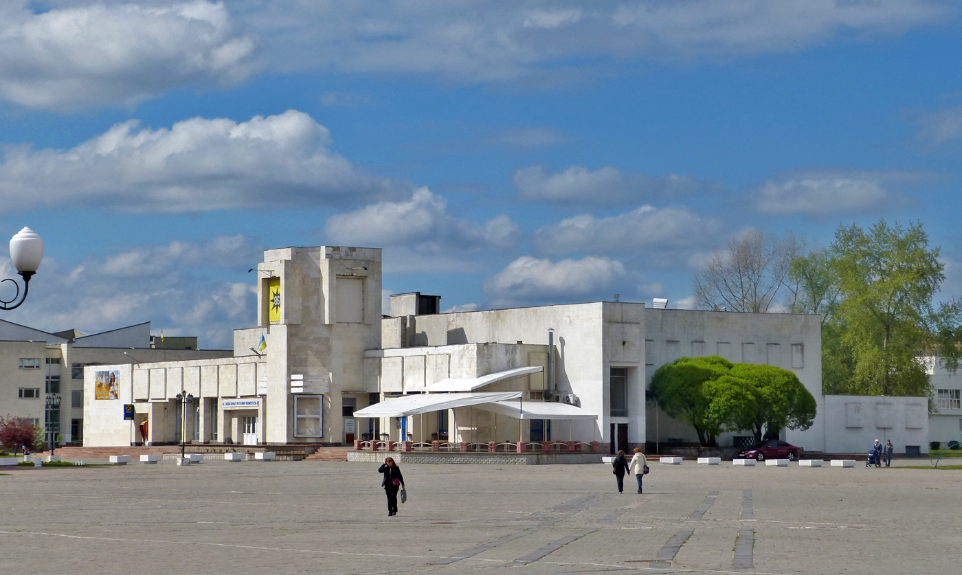 Славутич, Центральная площадь, 9