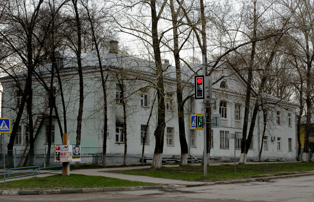 Ульяновск, Локомотивная улица, 113 / Улица Державина, 1