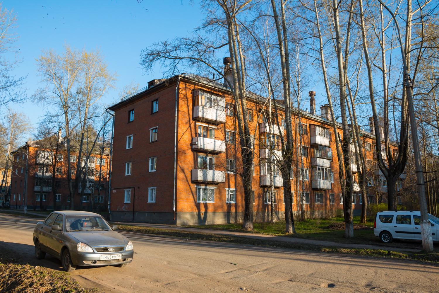 Глазов, Парковая улица, 4; Парковая улица, 6
