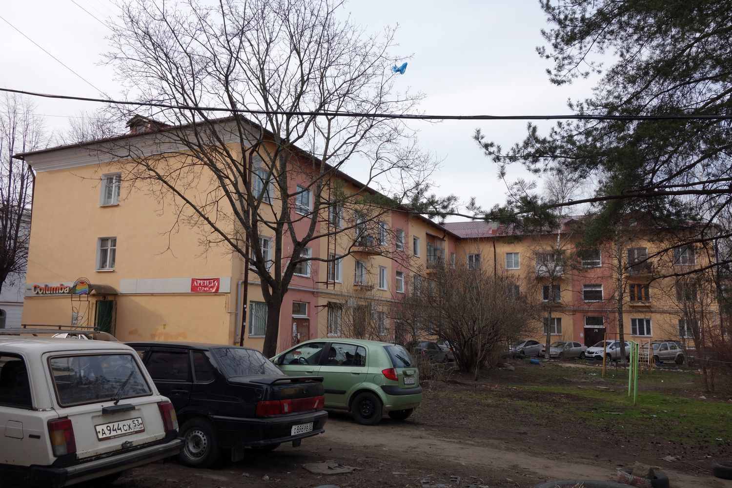 Великий Новгород, Козьмодемьянская улица, 3 / Тихвинская улица, 6