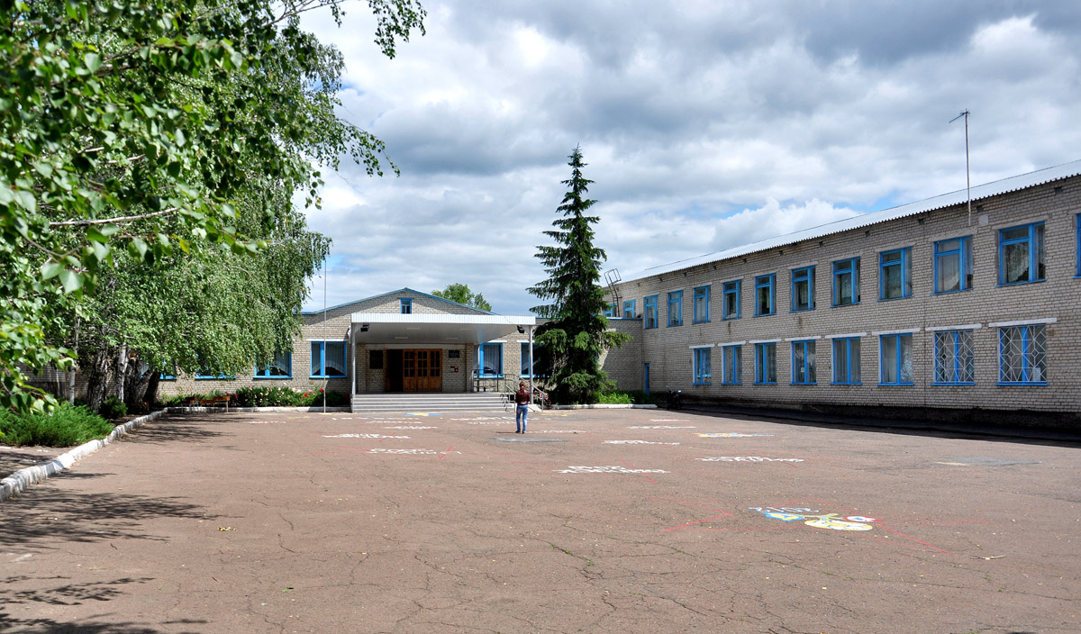 Изюмский район, прочие н.п., с. Бугаевка, Центральная площадь, 12