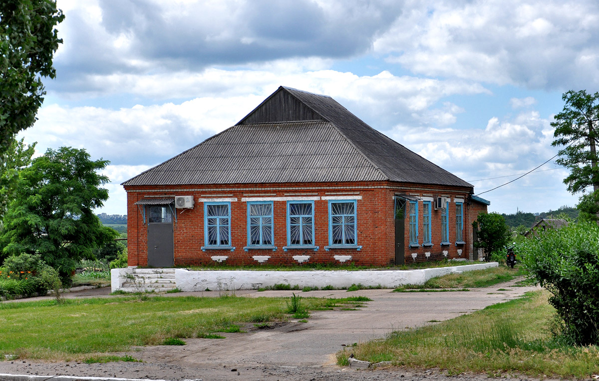 Изюмский район, прочие н.п., с. Бугаевка, площадь Центральная, 2