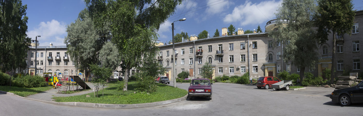 Павловск, Детскосельская улица, 1 / Слуцкая улица, 2