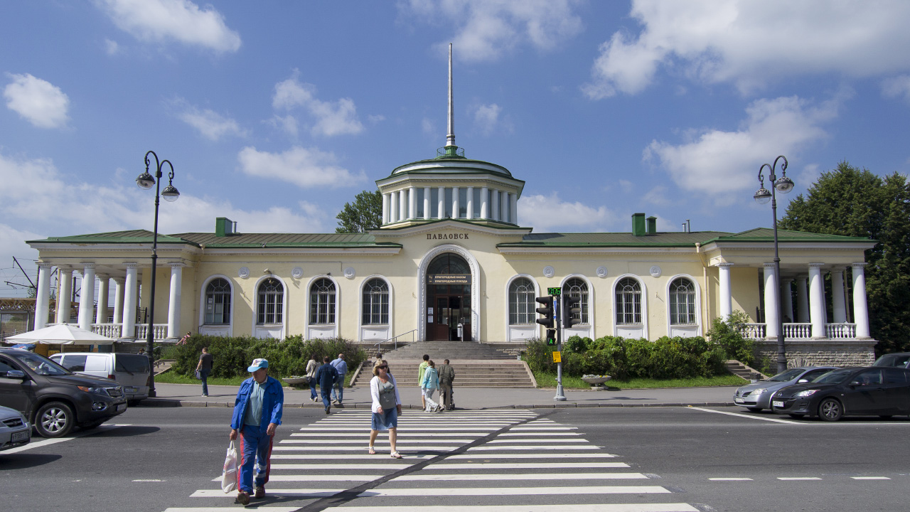 Павловск, Привокзальная площадь, 1