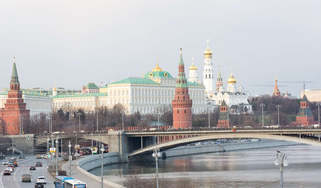 Москва, Кремль, Водовзводная башня; Кремль, 6А; Улица Серафимовича, Большой Каменный мост