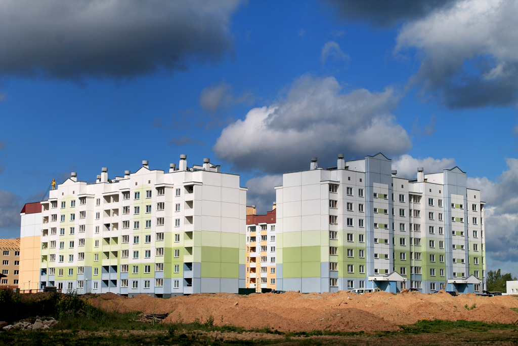 Островец, Улица Владимира Короткевича, 3; Аэродромная улица, 18