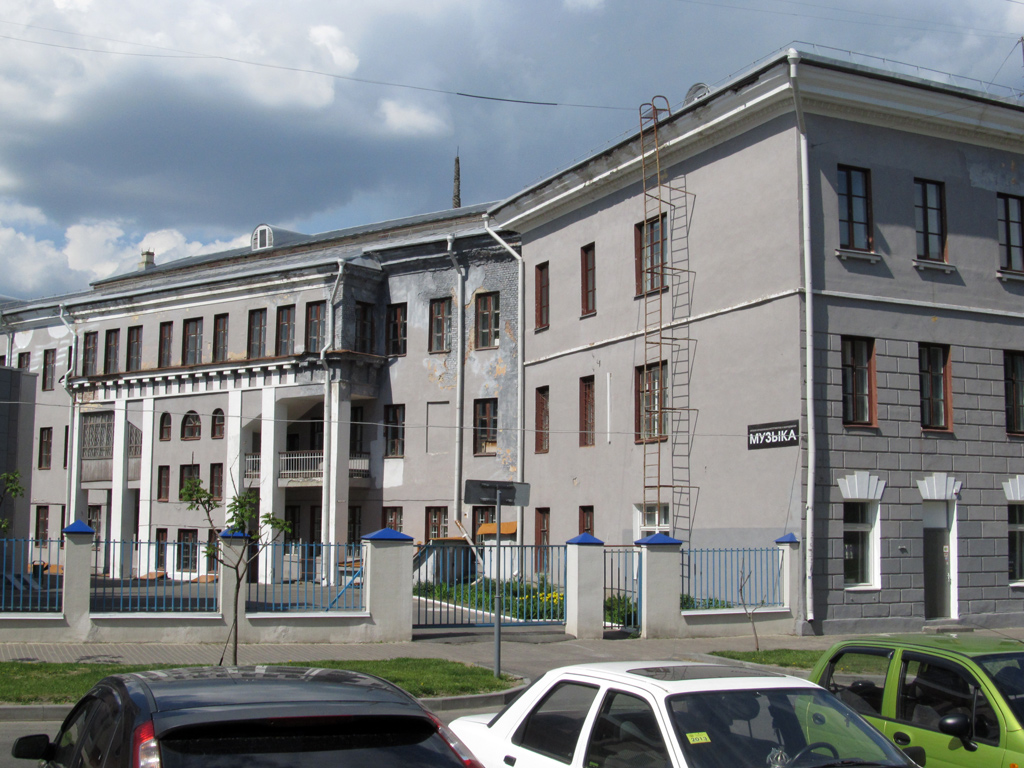 Гомель, Крестьянская улица, 1 / Улица Пушкина, 7
