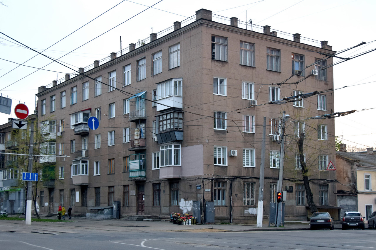 Одесса, велика арнаутська вулиця, 1 / Вулиця Леонтовича, 8*