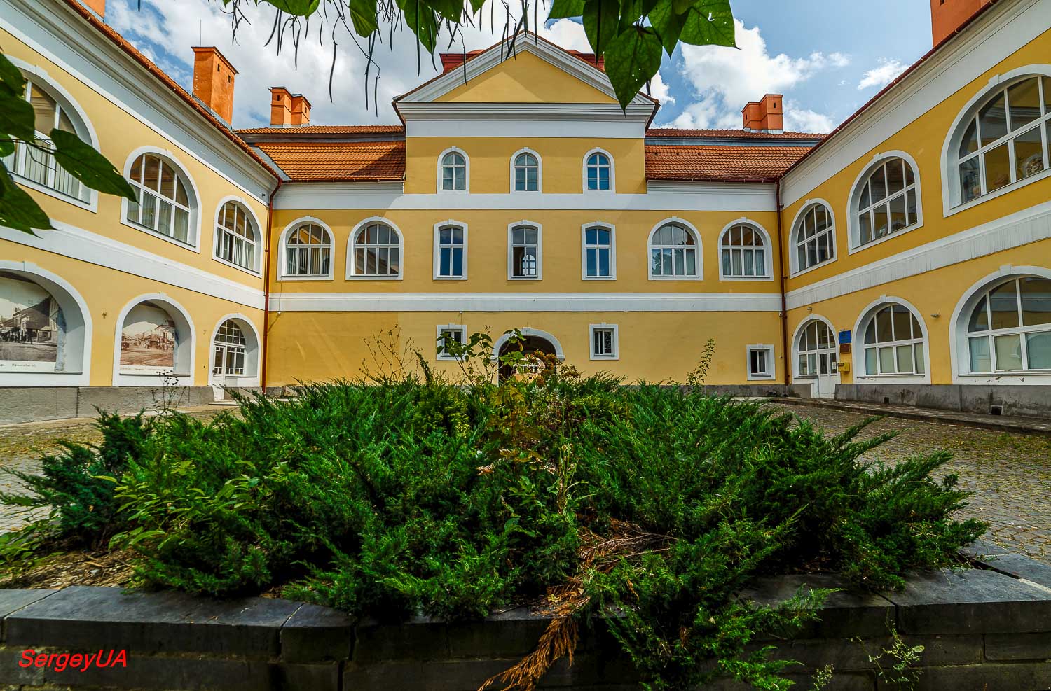 Ужгород, Жупанатская площадь, 3