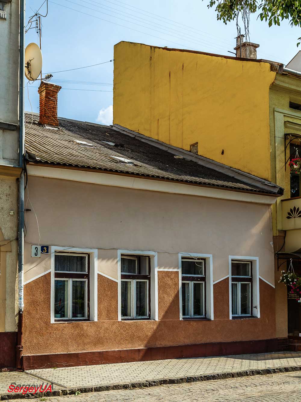 Ужгород, Площадь Шандора Петёфи, 3