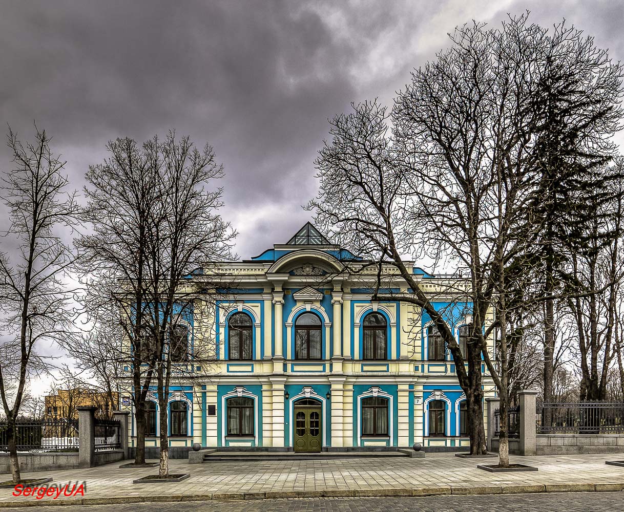Киев, Институтская улица, 7