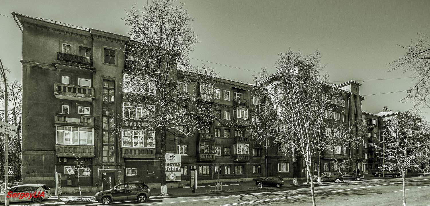 Киев, Институтская улица, 22 / Шелковичная улица, 7