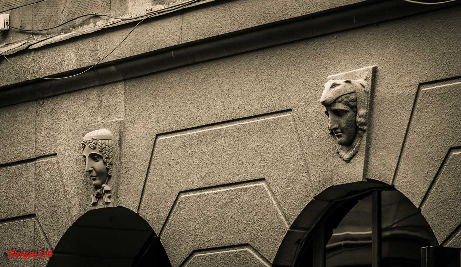 Киев, Улица Крещатик, 15 / Улица Заньковецкой, 2-4