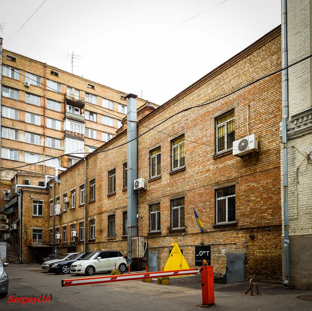 Киев, Бульвар Тараса Шевченко, 2 / Улица Крещатик, 54