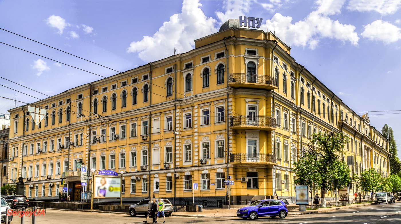 Киев, Бульвар Тараса Шевченко, 24 / Улица Пирогова, 6