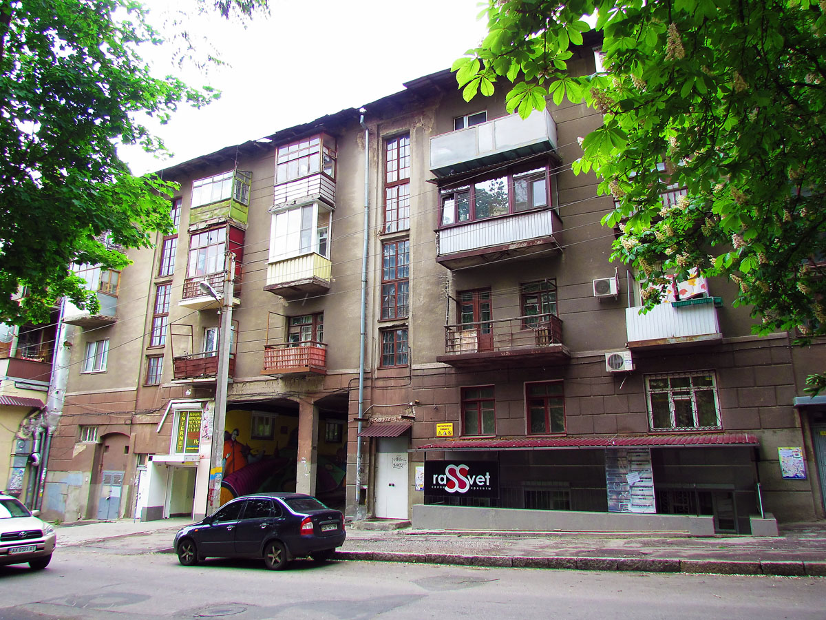 Харьков, Улица Маршала Бажанова, 12