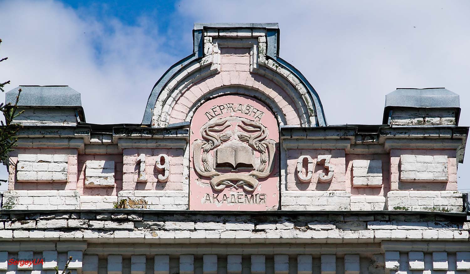 Киев, Лаврская улица, 9 корп. 15