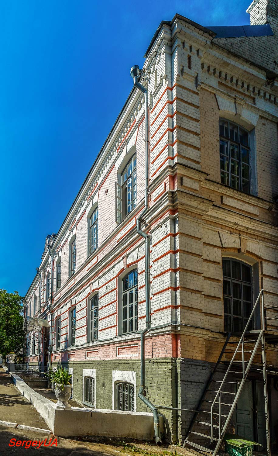 Киев, Лаврская улица, 9 корп. 15