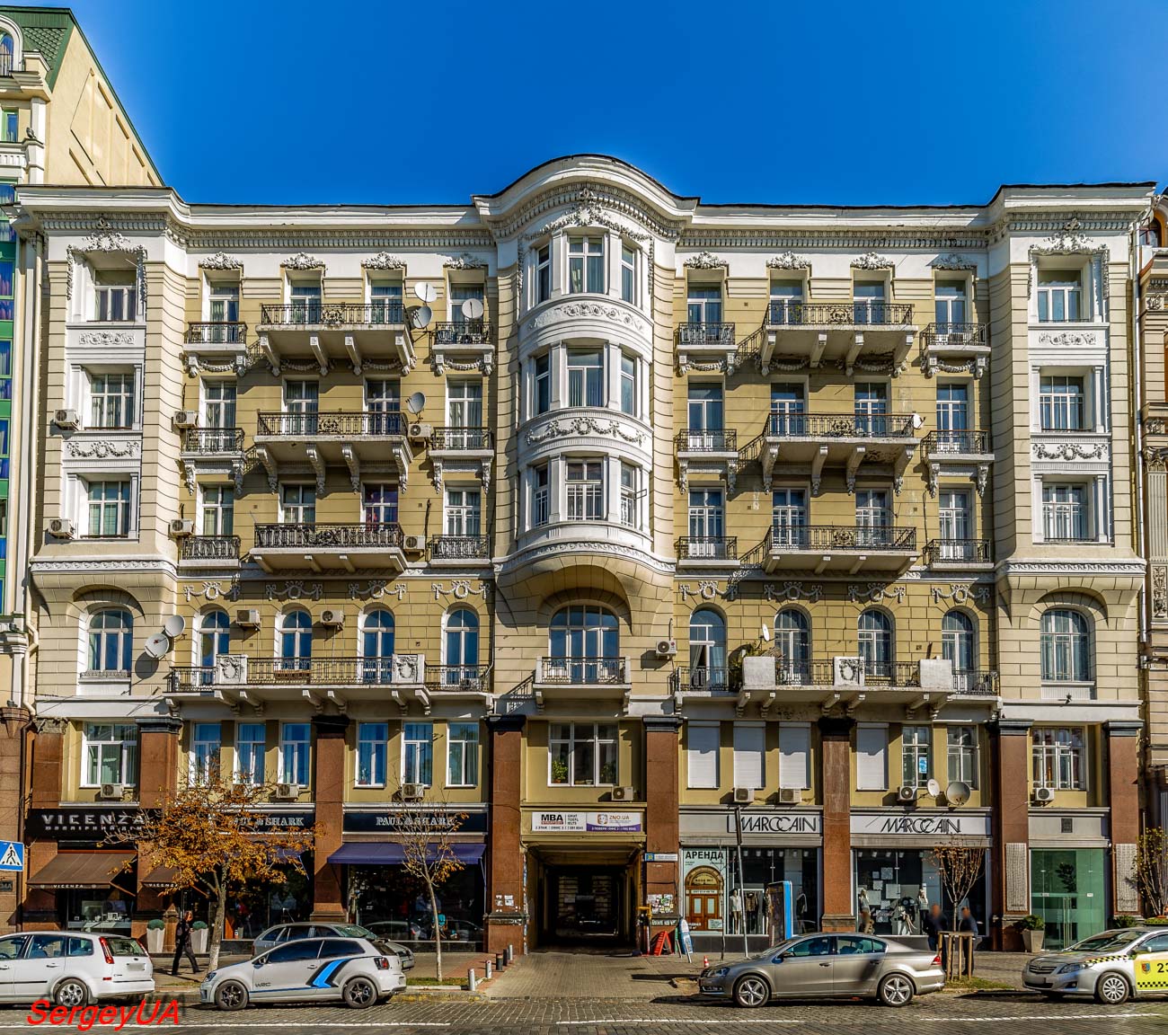 Киев, Улица Богдана Хмельницкого, 32