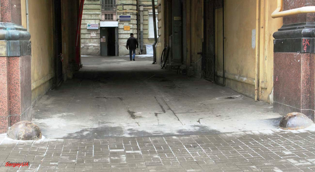 Киев, Улица Богдана Хмельницкого, 32