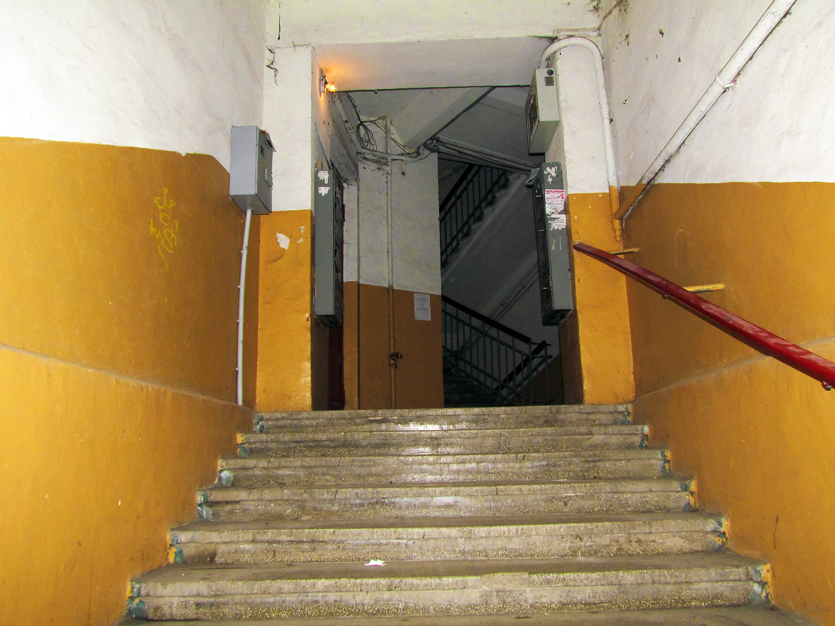 Харьков, Улица Гиршмана, 13 / Улица Алчевских, 1