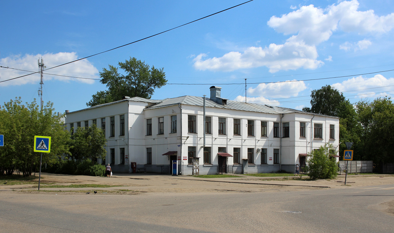Иваново, Улица Красных Зорь, 17 / Ленинградская улица, 15