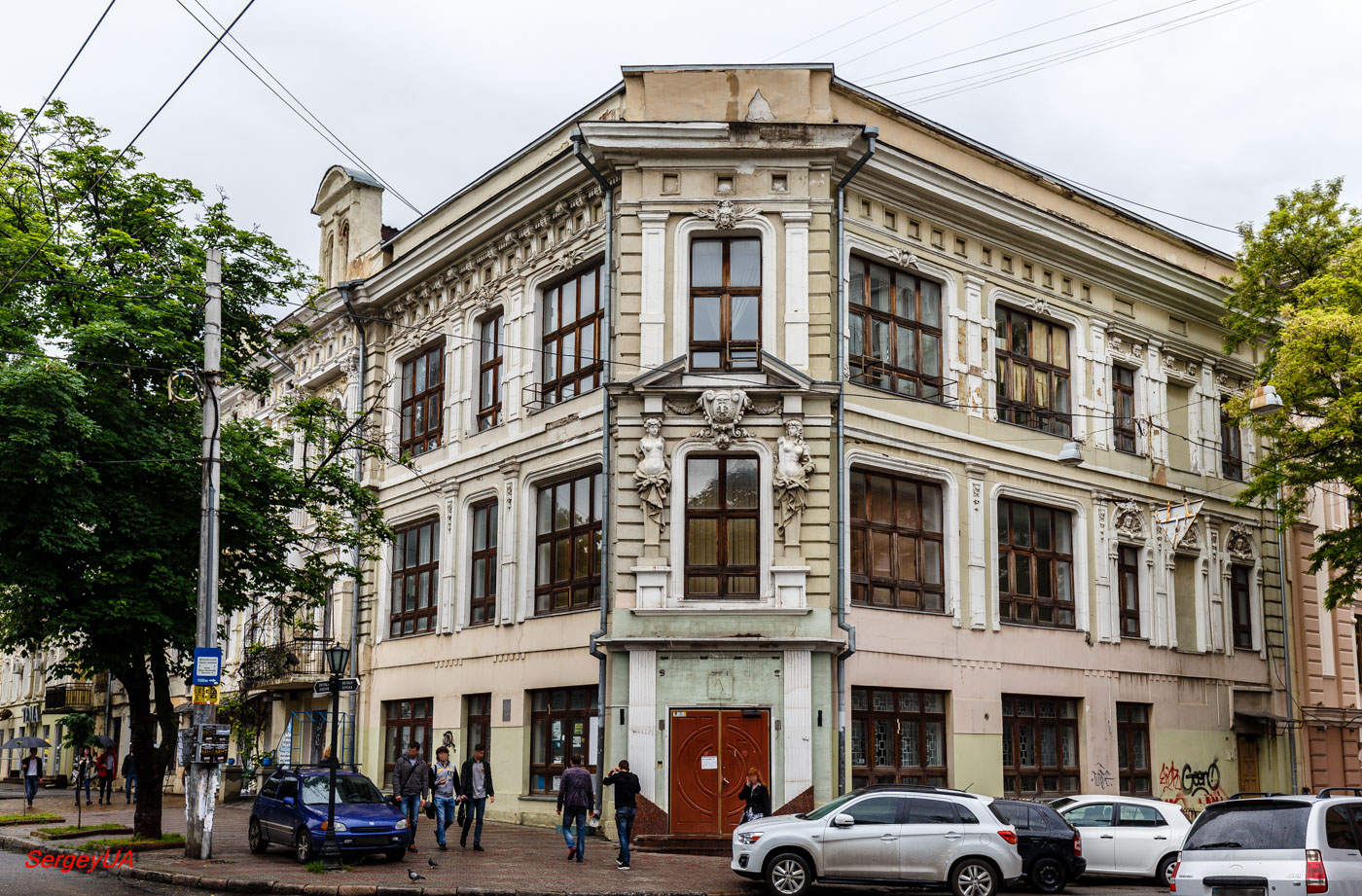 Одесса, Вулиця Буніна, 40 / провулок віце-адмірала жукова, 14*