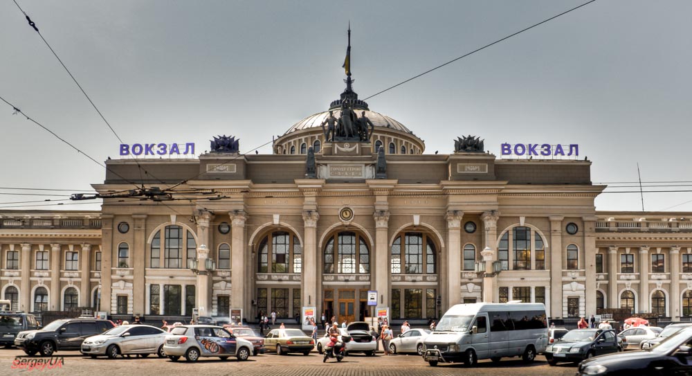 Одесса, Привокзальна площа, 2. Одесса — Вывески