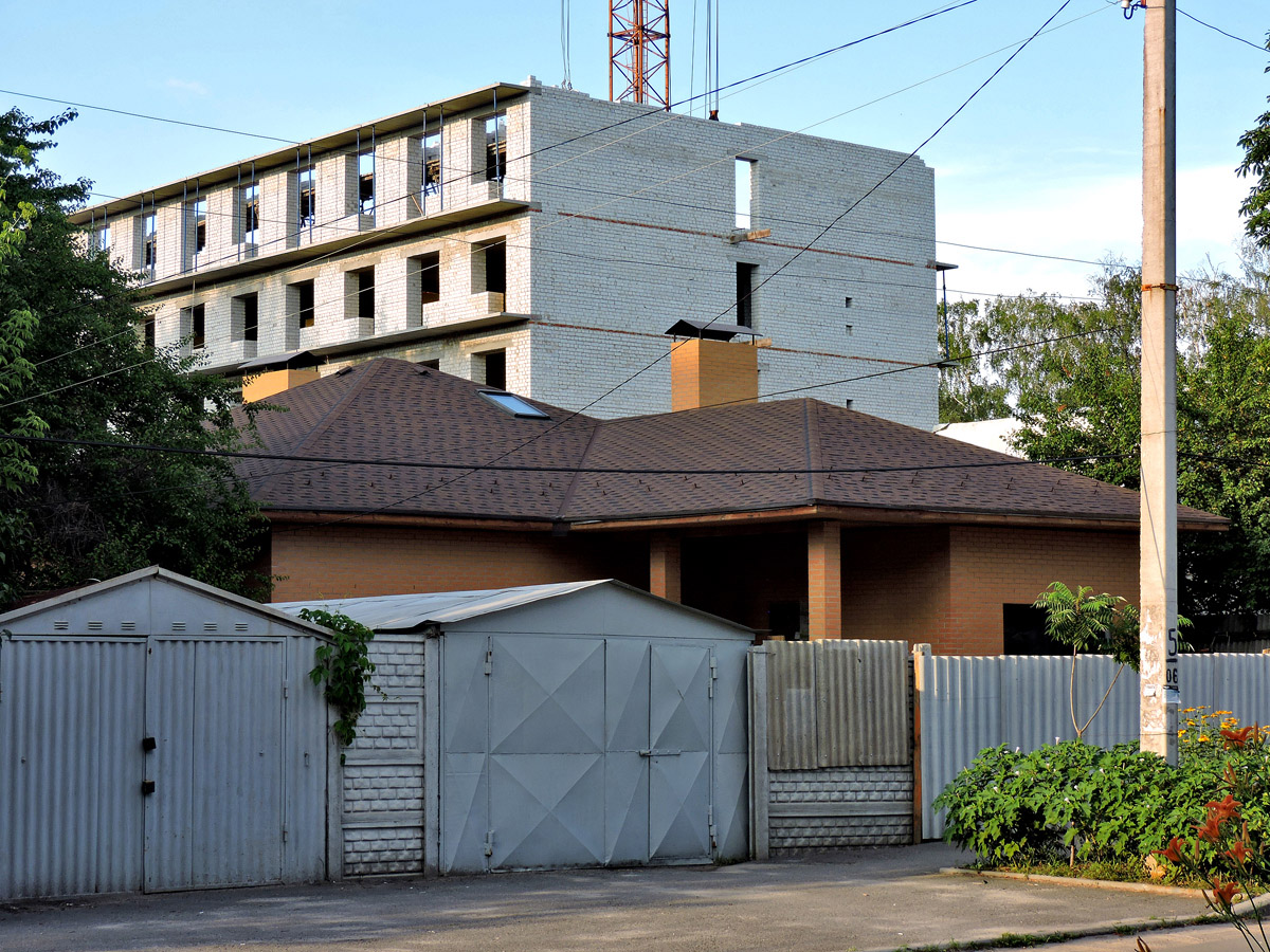 Харьков, Смольная улица, 31А; Улица Молодой Гвардии, 4